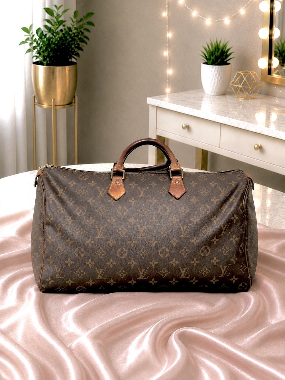 Louis Vuitton Speedy 40 Monogram Canvas travel bag. PRICED TO SALE